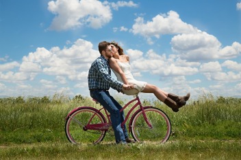 femilift-benefits-couple-on-bike